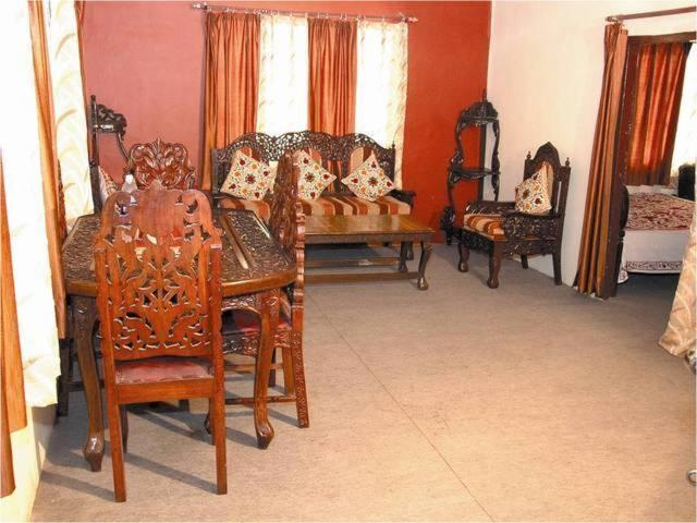 Hotel Surya Kiran Mussoorie Phòng bức ảnh
